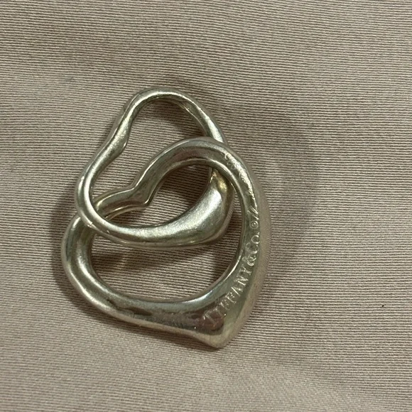 Vintage Tiffany & Co sterling silver double heart pendant by Elsa Peretti - Picture 4 of 10
